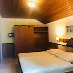 Panzió Holmes Cafe &