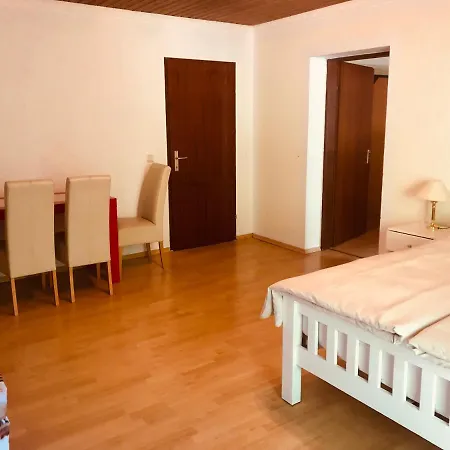 住宿加早餐酒店 Holmes Cafe & *