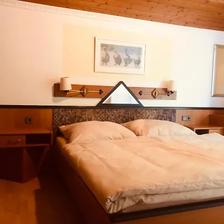 Holmes Cafe & * Engelhartszell