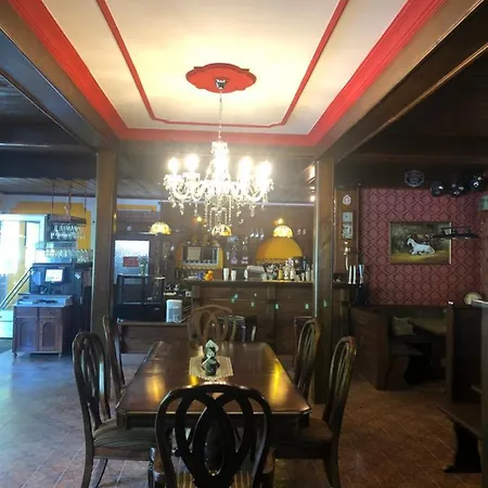 Holmes Cafe & 恩格尔哈茨采尔