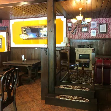 Holmes Cafe & Bed & Breakfast