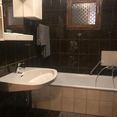 Holmes Cafe & Bed & Breakfast