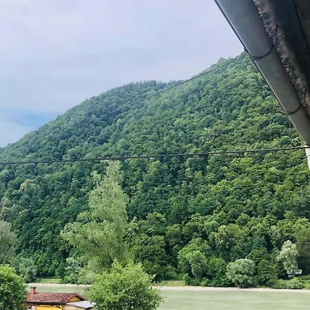 住宿加早餐酒店 Holmes Cafe &