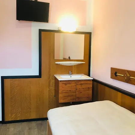 Holmes Cafe & * 恩格尔哈茨采尔