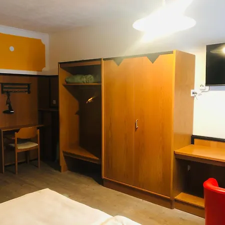 Holmes Cafe & Bed & Breakfast