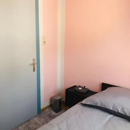 Holmes Cafe & 恩格尔哈茨采尔