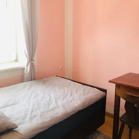 Bed & Breakfast Holmes Cafe &