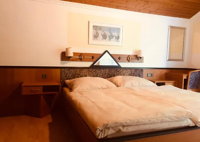 Holmes Cafe & * إنغليهارتزيل