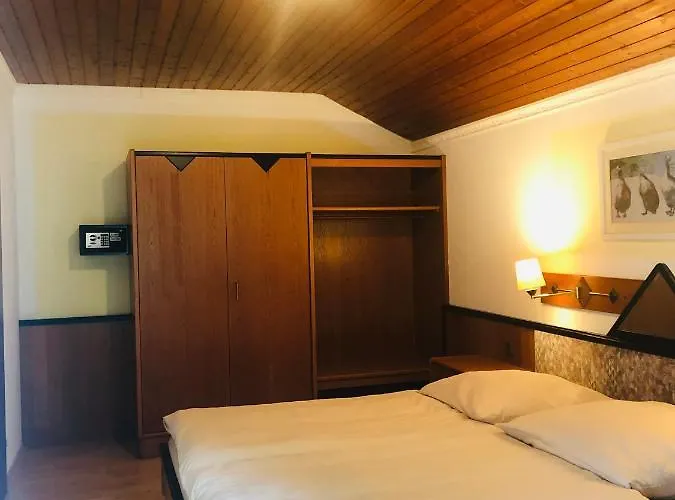 住宿加早餐酒店 Holmes Cafe &