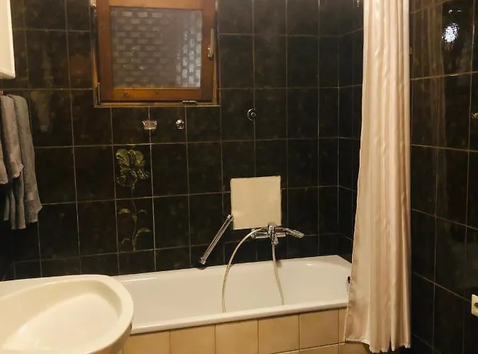 فندق مبيت وإفطار Holmes Cafe & إنغليهارتزيل