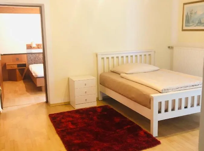 Holmes Cafe & إنغليهارتزيل