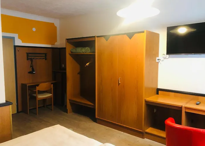 Holmes Cafe & فندق مبيت وإفطار