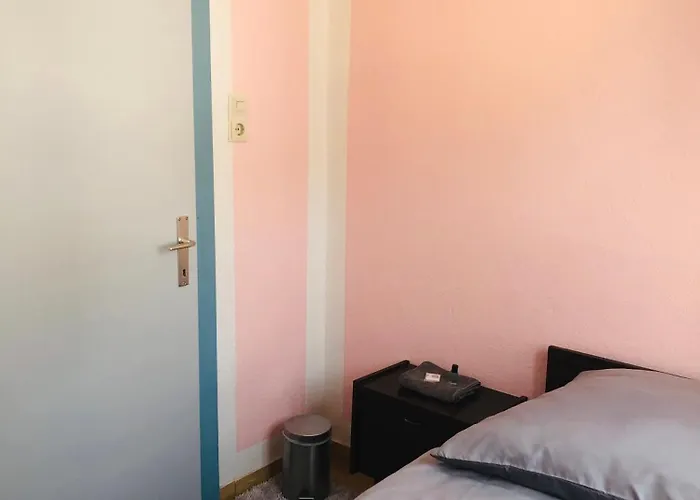 Holmes Cafe & إنغليهارتزيل