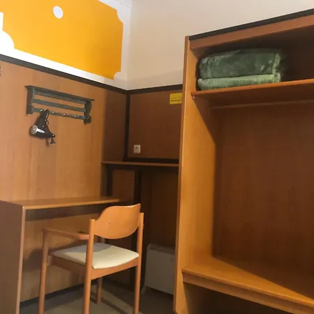 Bed & Breakfast Holmes Cafe & *