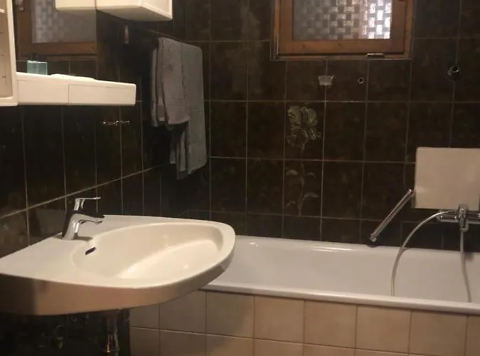 Holmes Cafe & Bed & Breakfast